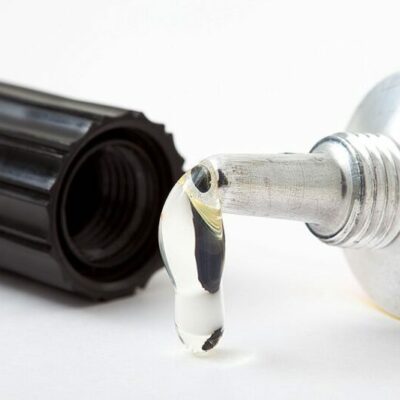 Best-Glue-for-Plastic-to-Metal